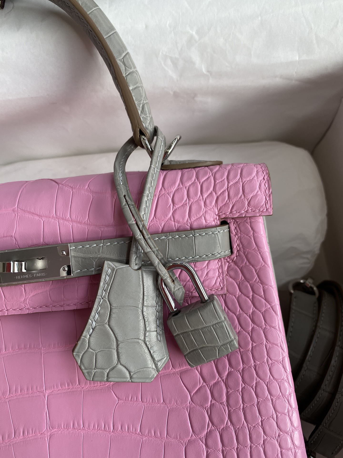 Hermes Kelly 25cm Handbag Shoulder Bag In Pink Grey Crocodile Niloticus Leather